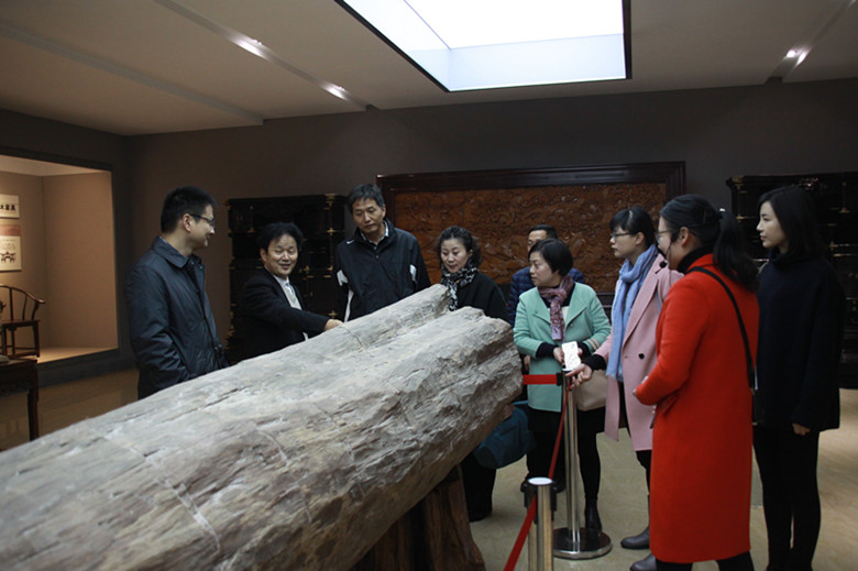 浙江省旅游局产业促进处处长李伟钢等领导 莅临汇才红木考察指导